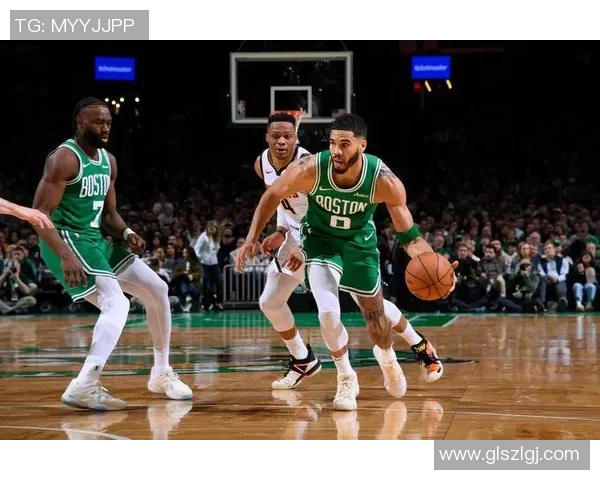 普理查德和怀特联手发威绿军在塔图姆缺阵情况下逆转战胜开拓者 普理查德和怀特联手发威绿军在塔图姆缺阵情况下逆转战胜开拓者